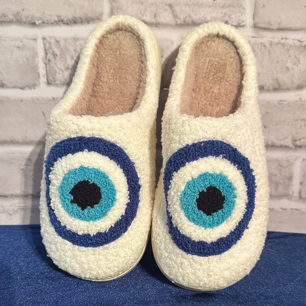 NWT Cozy Fuzzy Slippers with Eye Design